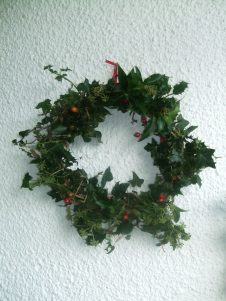 how to make a christmas wreath