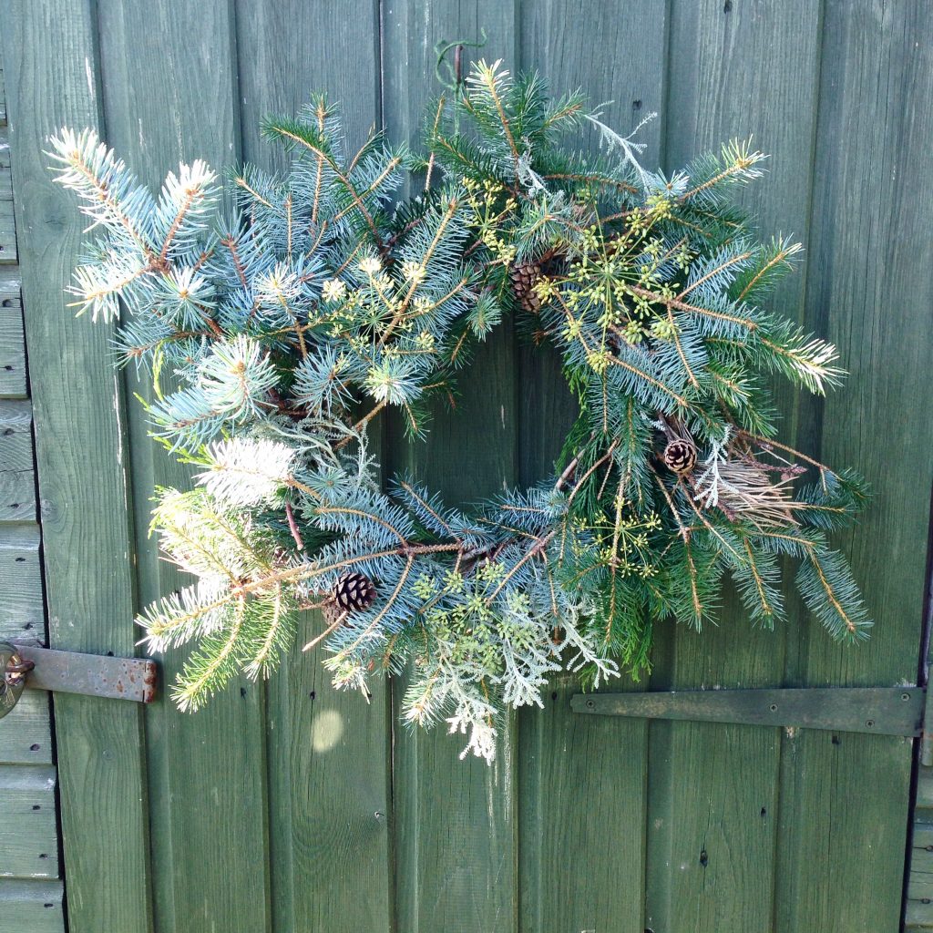 making christmas wreaths unusual