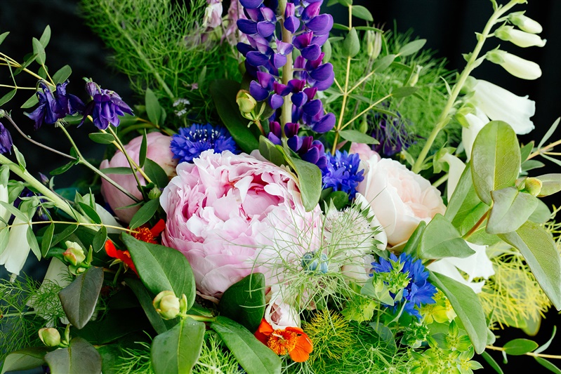 june wedding flowers bright bouquet